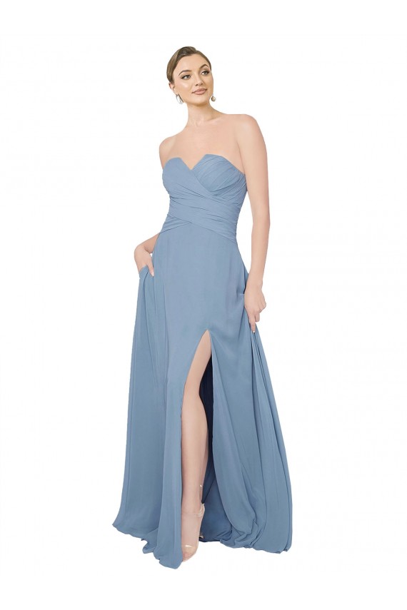 Staubiges Blau A-Linien Trägerlos Chiffon Lange Brautjungfernkleider Online